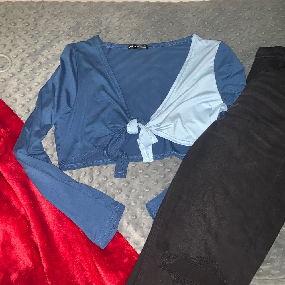 Blue Tie-front crop top